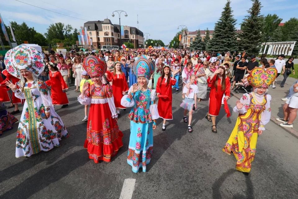 Друзья, июнь готовит нам несколько праздничных событий Друзья, июнь готовит нам несколько праздничных событий