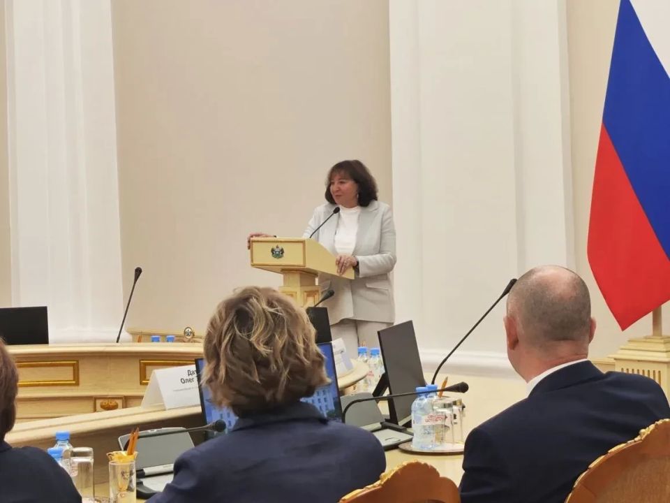 В Правительстве Тюменской области состоялось награждение сотрудников учреждений и организаций отрасли "Социальная политика" В Правительстве Тюменской области состоялось награждение сотрудников учреждений и организаций отрасли "Социальная политика"