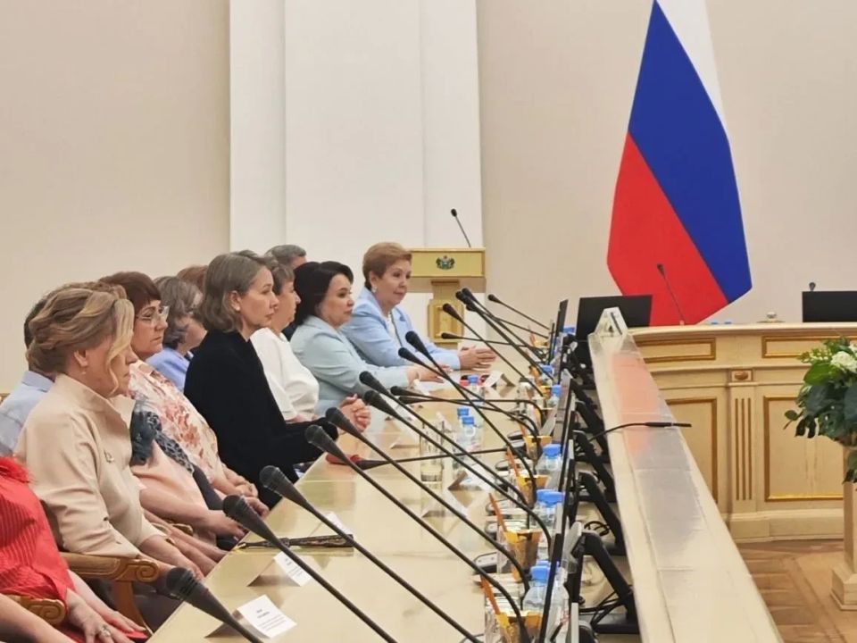 В Правительстве Тюменской области состоялось награждение сотрудников учреждений и организаций отрасли "Социальная политика" В Правительстве Тюменской области состоялось награждение сотрудников учреждений и организаций отрасли "Социальная политика"