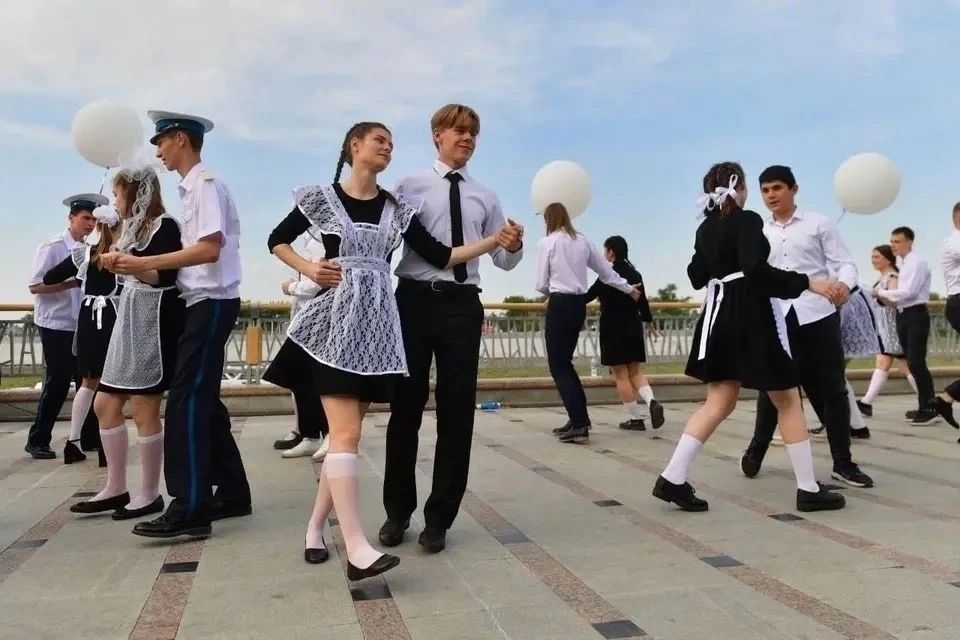 Вальс выпускников возвращается на набережную Туры!