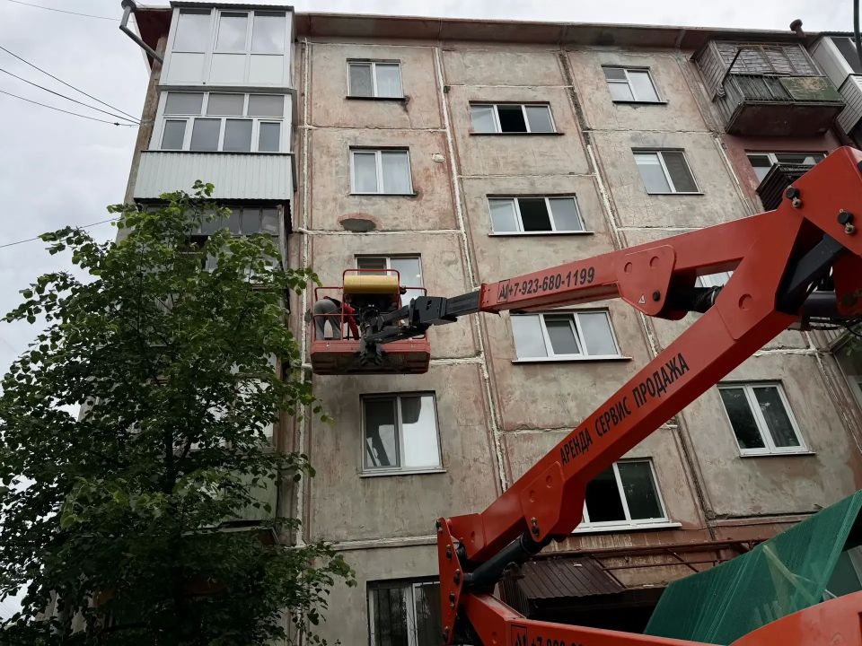В Тюмени продолжается ремонт фасадов домов на гостевых маршрутах