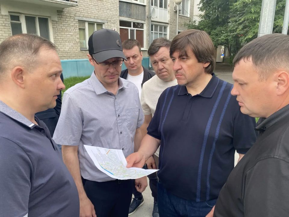 В личное время, без погон и без галстуков В личное время, без погон и без галстуков
