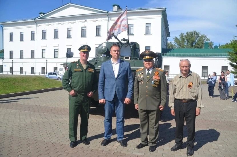 В минувшую субботу Тобольск встречал участников патриотической акции, прошедших по воде комбинированным маршем по местам сражений дружины Ермака Тимофеевича В минувшую субботу Тобольск встречал участников патриотической акции, прошедших по воде комбинированным маршем по местам сражений дружины Ермака Тимофеевича