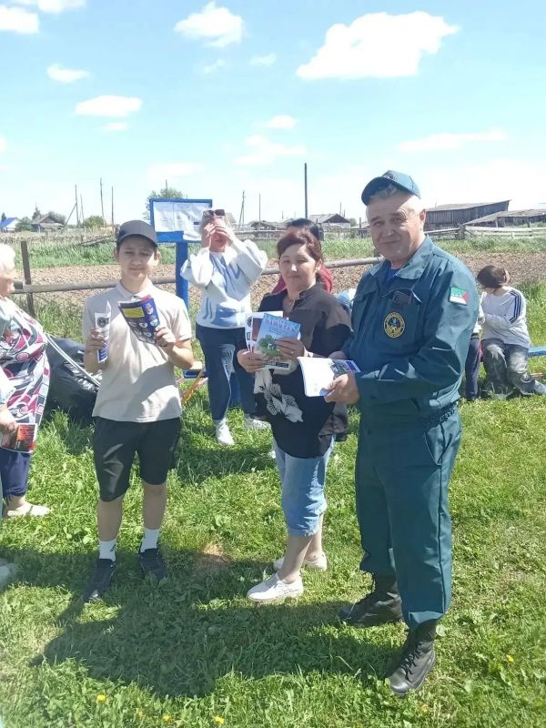 "Безопасное лето: в лагере с. Коркино прошла встреча с пожарными" "Безопасное лето: в лагере с. Коркино прошла встреча с пожарными"