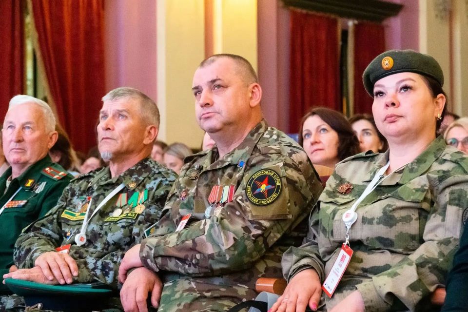 Участники первого потока полуфинала всероссийского конкурса «Быть, а не казаться!» встретились с Артёмом Шейниным Участники первого потока полуфинала всероссийского конкурса «Быть, а не казаться!» встретились с Артёмом Шейниным