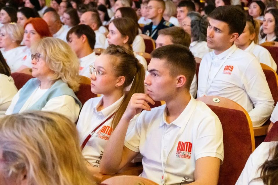 Участники первого потока полуфинала всероссийского конкурса «Быть, а не казаться!» встретились с Артёмом Шейниным Участники первого потока полуфинала всероссийского конкурса «Быть, а не казаться!» встретились с Артёмом Шейниным