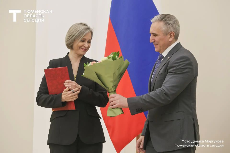 Александр Моор вручил награды 50 выдающимся тюменцам накануне Дня России Александр Моор вручил награды 50 выдающимся тюменцам накануне Дня России