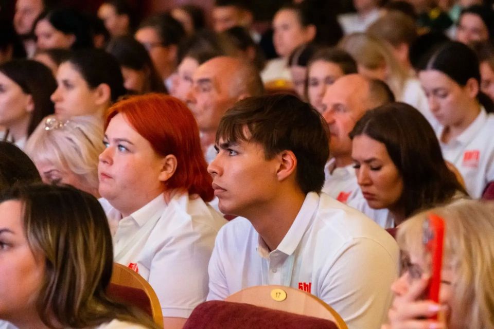 Участники первого потока полуфинала всероссийского конкурса «Быть, а не казаться!» встретились с Артёмом Шейниным Участники первого потока полуфинала всероссийского конкурса «Быть, а не казаться!» встретились с Артёмом Шейниным