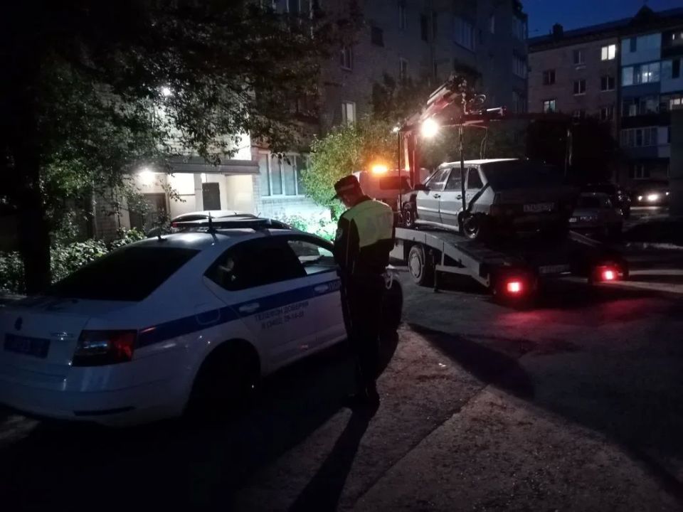Ехал без прав, без ОСАГО, но с незаконной тонировкой, неоплаченными штрафами и не остановился по законному требованию сотрудников полиции, уже не в первый раз Ехал без прав, без ОСАГО, но с незаконной тонировкой, неоплаченными штрафами и не остановился по законному требованию сотрудников полиции, уже не в первый раз