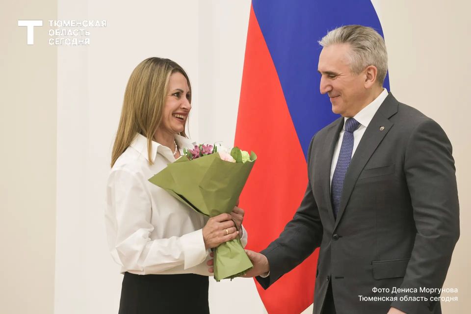 Александр Моор вручил награды 50 выдающимся тюменцам накануне Дня России