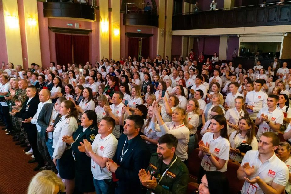 Участники первого потока полуфинала всероссийского конкурса «Быть, а не казаться!» встретились с Артёмом Шейниным Участники первого потока полуфинала всероссийского конкурса «Быть, а не казаться!» встретились с Артёмом Шейниным