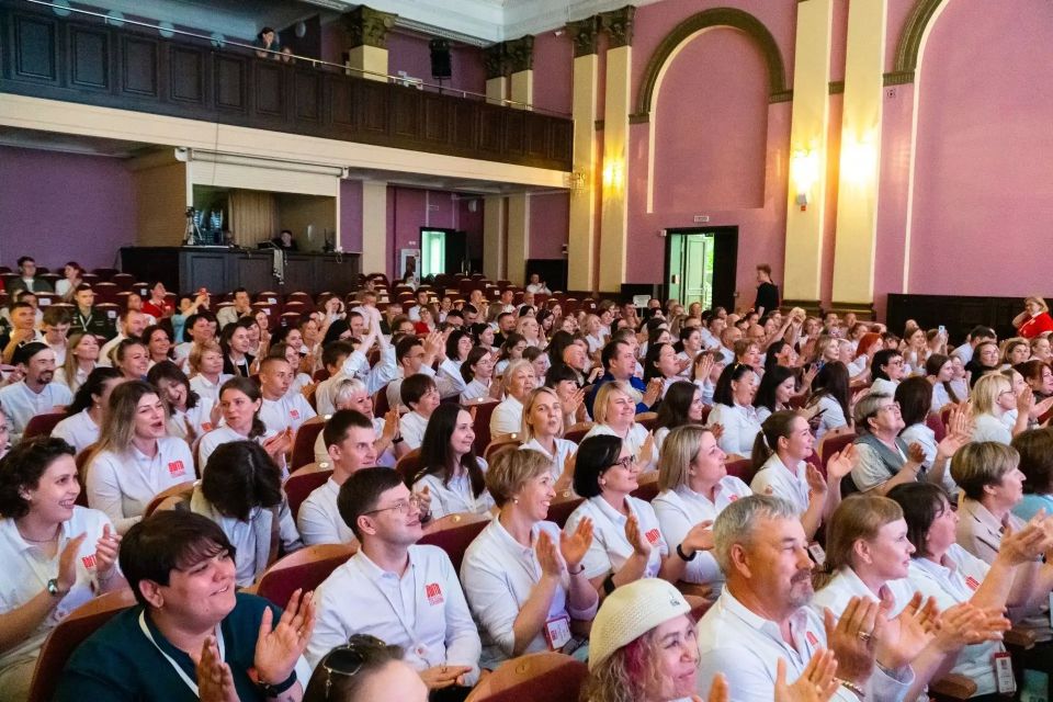Участники первого потока полуфинала всероссийского конкурса «Быть, а не казаться!» встретились с Артёмом Шейниным