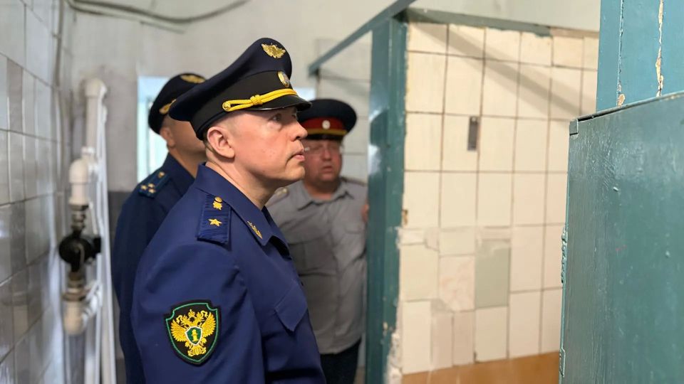 Сегодня прокурор Тюменской области продолжил работу в г. Тобольске Сегодня прокурор Тюменской области продолжил работу в г. Тобольске