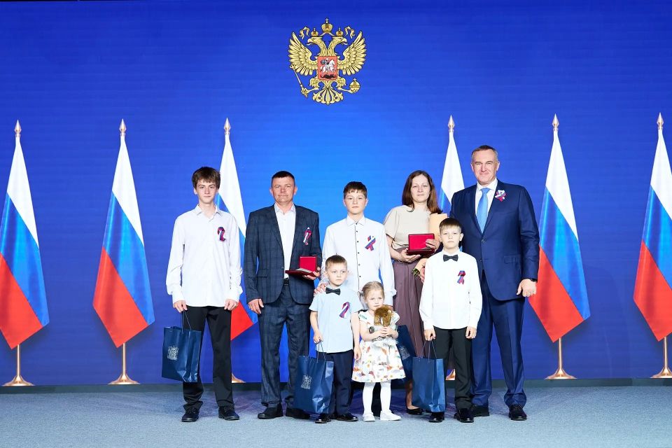 Руслан Кухарук: Государственными и окружными наградами чествуем успехи тех, кто своим трудом, талантом и беззаветной преданностью Родине укрепляет ее мощь и славу