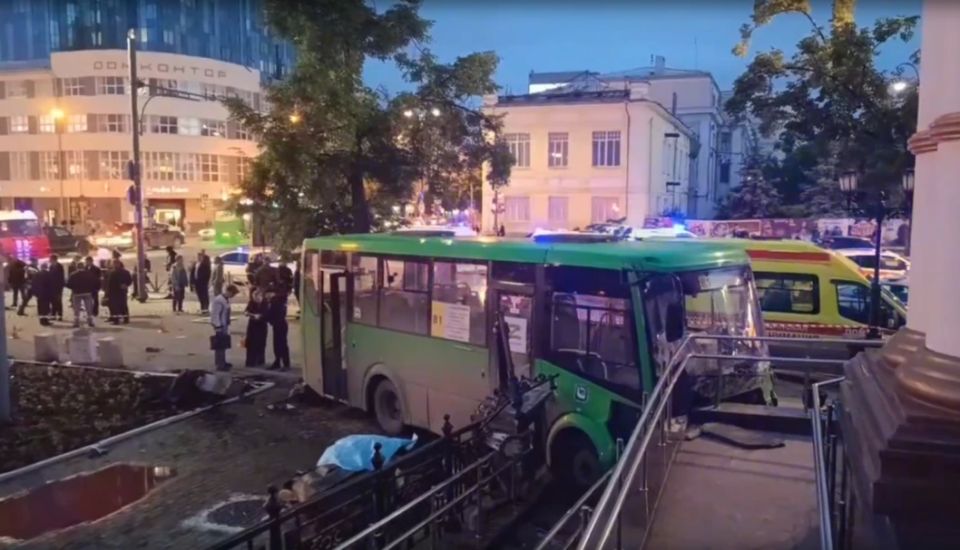 Четыре человека погибли в ДТП с автобусом в Екатеринбурге Четыре человека погибли в ДТП с автобусом в Екатеринбурге
