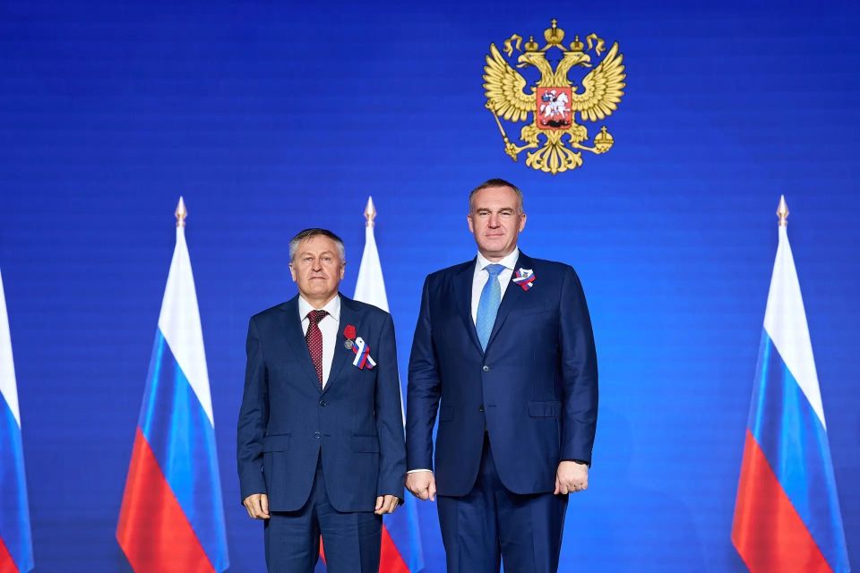 Руслан Кухарук: Государственными и окружными наградами чествуем успехи тех, кто своим трудом, талантом и беззаветной преданностью Родине укрепляет ее мощь и славу Руслан Кухарук: Государственными и окружными наградами чествуем успехи тех, кто своим трудом, талантом и беззаветной преданностью Родине укрепляет ее мощь и славу