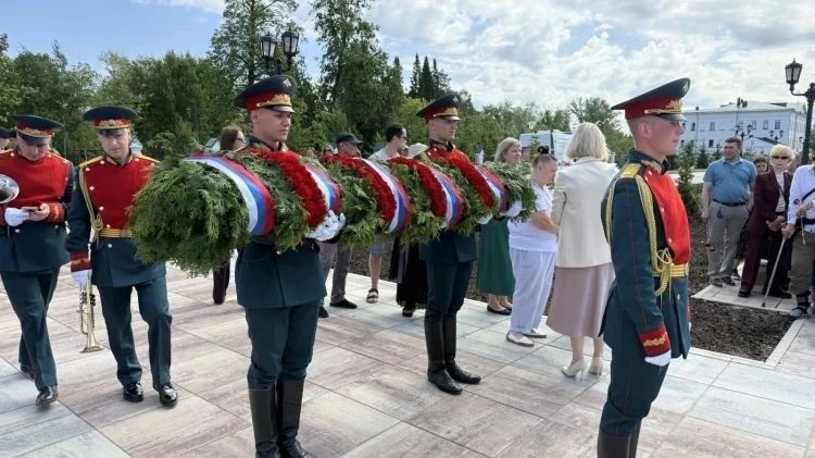 Память, застывшая в камне: в Тобольске открыт мемориал «Солдат-победитель» Память, застывшая в камне: в Тобольске открыт мемориал «Солдат-победитель»