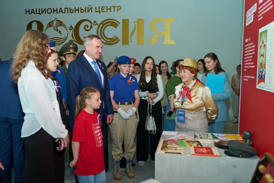 Руслан Кухарук: В преддверии Дня России в рамках Координационного совета по взаимодействию с «Движением Первых» вместе с начальником УМВД России по Югре Сергеем Александровичем Ветохиным вручили первые паспорта десяти юным...