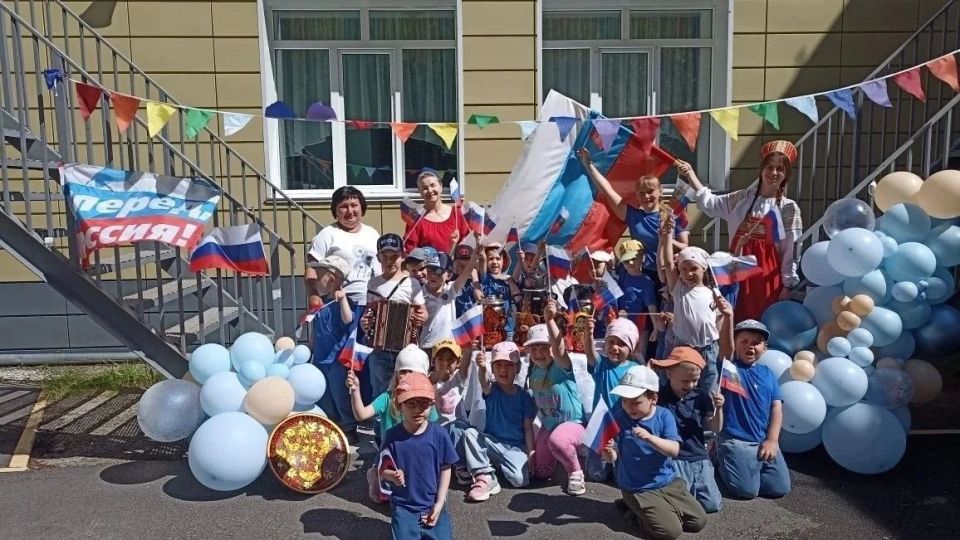 Максим Афанасьев: В преддверии Дня России наш город наполняется праздничной атмосферой, а особенно ярко и трогательно отмечают этот праздник в детских садах Тюмени Максим Афанасьев: В преддверии Дня России наш город наполняется праздничной атмосферой, а особенно ярко и трогательно отмечают этот праздник в детских садах Тюмени