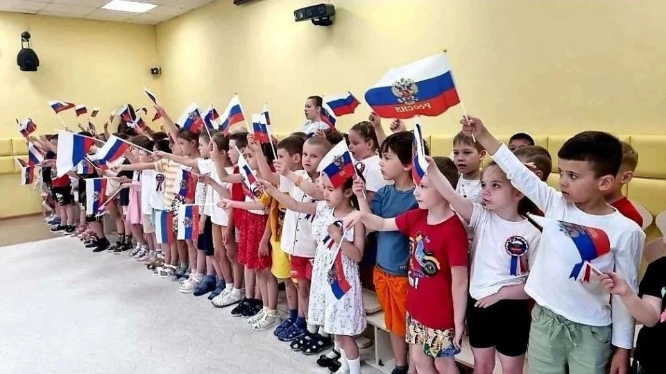 Максим Афанасьев: В преддверии Дня России наш город наполняется праздничной атмосферой, а особенно ярко и трогательно отмечают этот праздник в детских садах Тюмени Максим Афанасьев: В преддверии Дня России наш город наполняется праздничной атмосферой, а особенно ярко и трогательно отмечают этот праздник в детских садах Тюмени