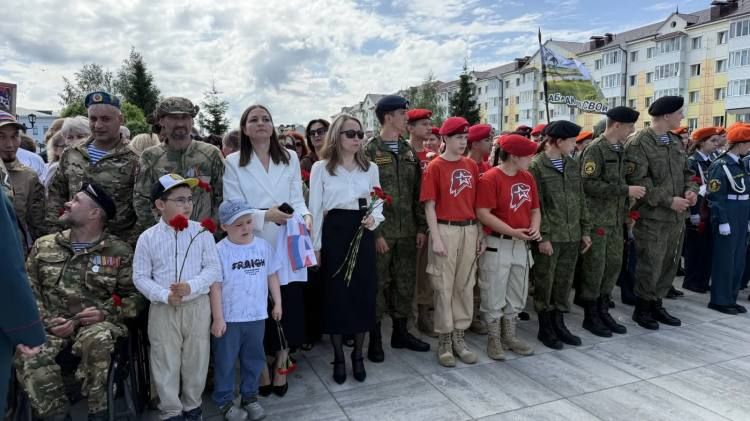 Около 20 памятников и стел, посвящённых участникам специальной военной операции, уже открыты в муниципалитетах Тюменской области Около 20 памятников и стел, посвящённых участникам специальной военной операции, уже открыты в муниципалитетах Тюменской области
