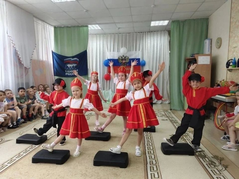 Максим Афанасьев: В преддверии Дня России наш город наполняется праздничной атмосферой, а особенно ярко и трогательно отмечают этот праздник в детских садах Тюмени Максим Афанасьев: В преддверии Дня России наш город наполняется праздничной атмосферой, а особенно ярко и трогательно отмечают этот праздник в детских садах Тюмени