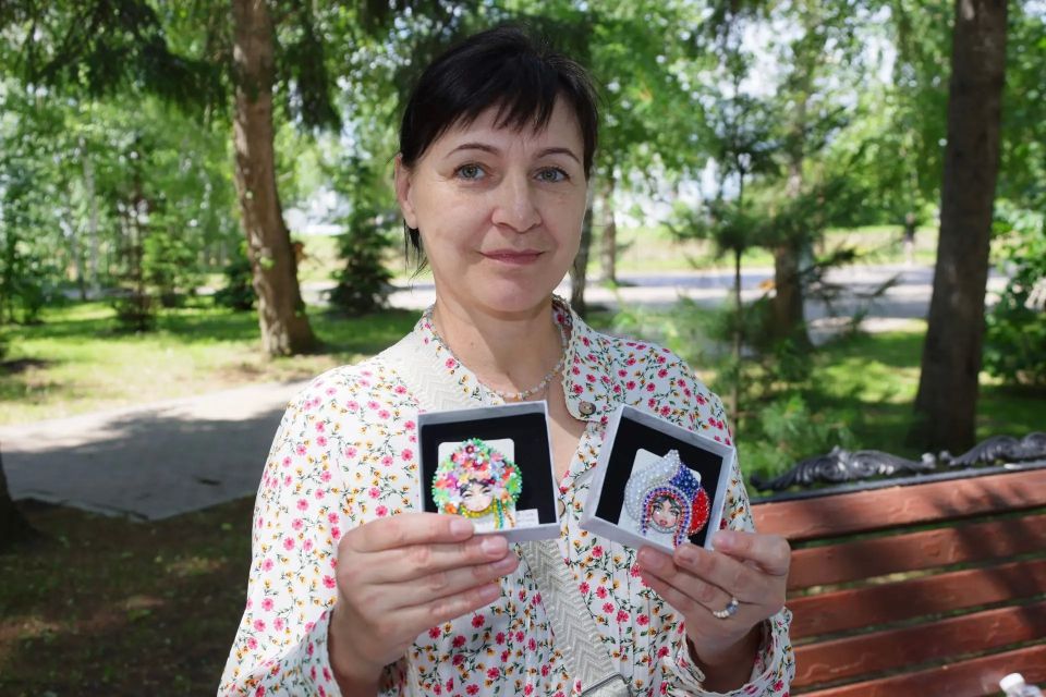 В Саду Ермака уже царит праздничная атмосфера — тоболяки и гости города собираются вместе, чтобы отметить главный государственный праздник В Саду Ермака уже царит праздничная атмосфера — тоболяки и гости города собираются вместе, чтобы отметить главный государственный праздник