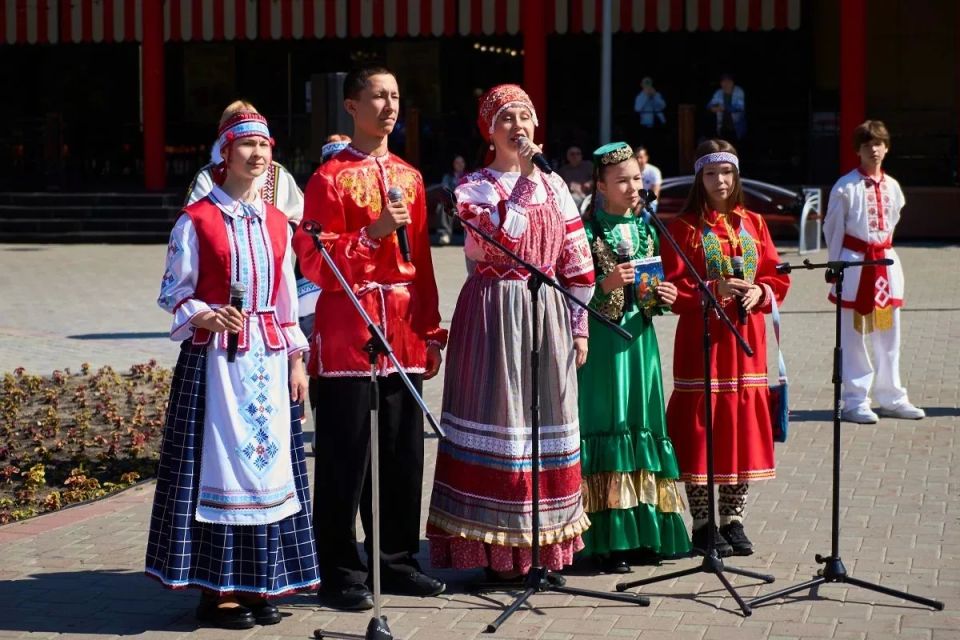Максим Афанасьев: В главный государственный праздник России и в преддверии 440летия Тюмени наш город обрел еще один яркий арт-объект — «Конек-Горбунок» Максим Афанасьев: В главный государственный праздник России и в преддверии 440летия Тюмени наш город обрел еще один яркий арт-объект — «Конек-Горбунок»