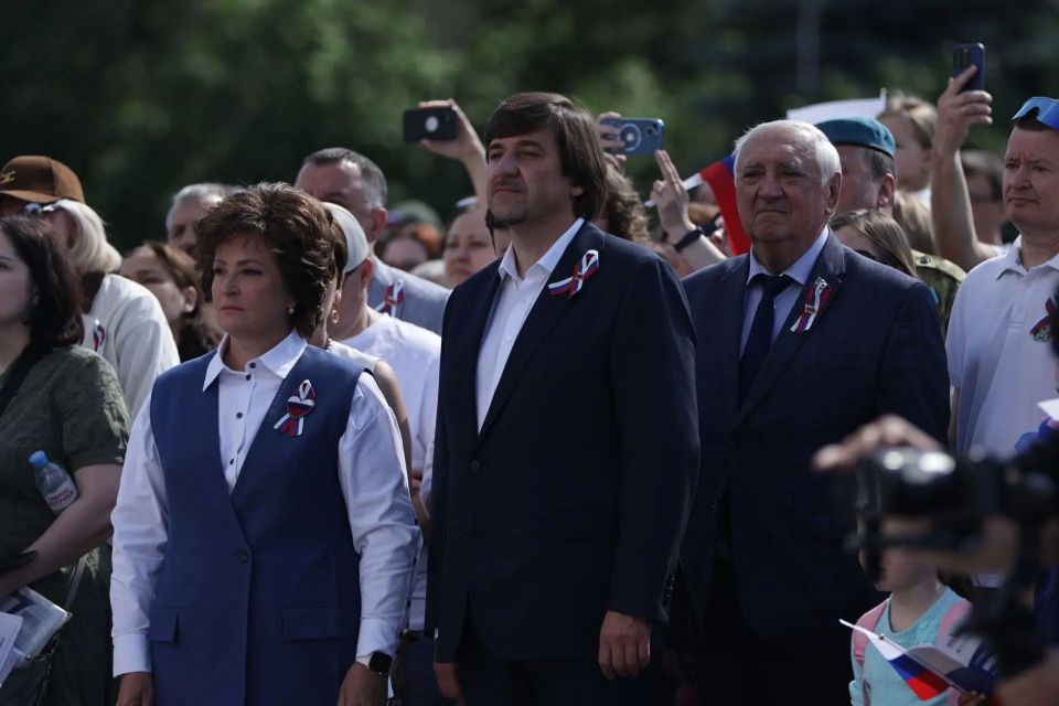 Максим Афанасьев: С удовольствием принял участие в первой городской хоровой акции «Многоголосая Тюмень – тебе, Россия!», потому что какой же праздник без песен? Максим Афанасьев: С удовольствием принял участие в первой городской хоровой акции «Многоголосая Тюмень – тебе, Россия!», потому что какой же праздник без песен?