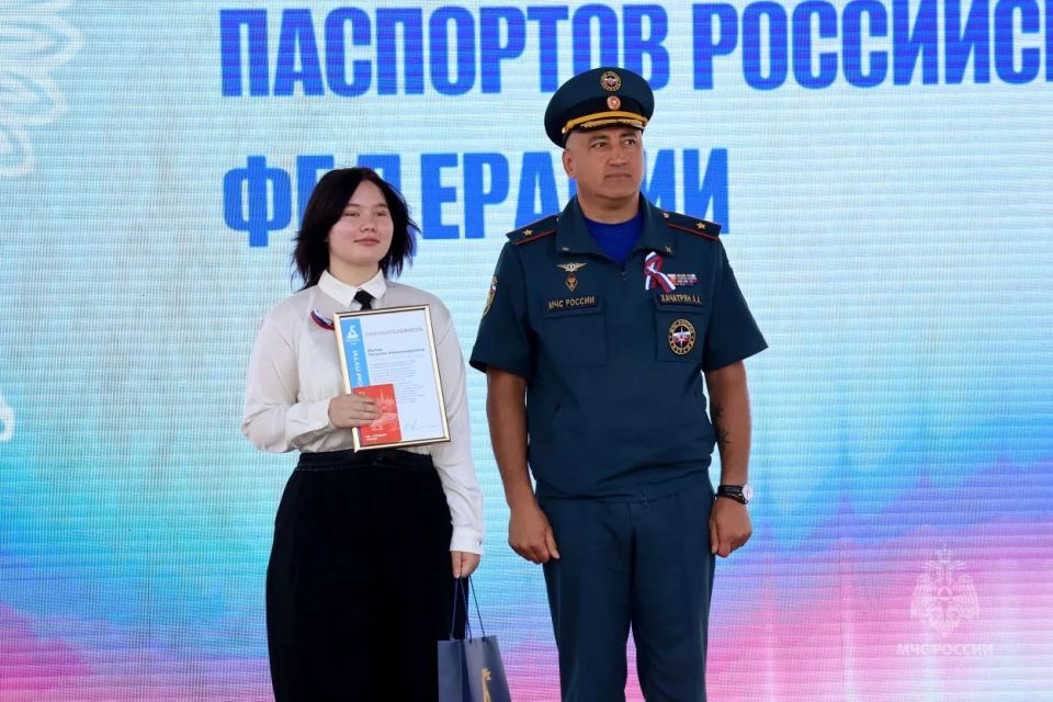 Главный спасатель Тюменской области поздравил участников акции «Мы – граждане России» Главный спасатель Тюменской области поздравил участников акции «Мы – граждане России»