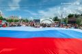 На набережной развернули 30-метровый российский флаг