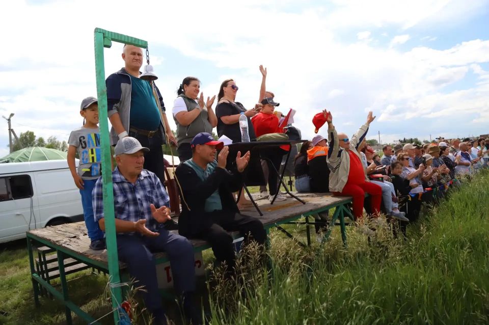 Соревнования по конному спорту в Голышманово посвятили Году единства народов России Соревнования по конному спорту в Голышманово посвятили Году единства народов России