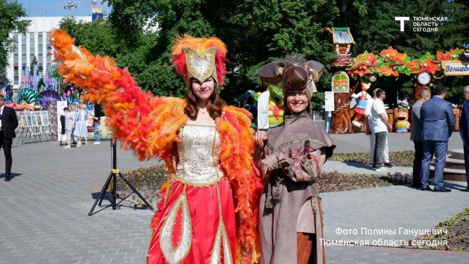 Бронзовый Конёк-Горбунок появился на Цветном бульваре в День России Бронзовый Конёк-Горбунок появился на Цветном бульваре в День России