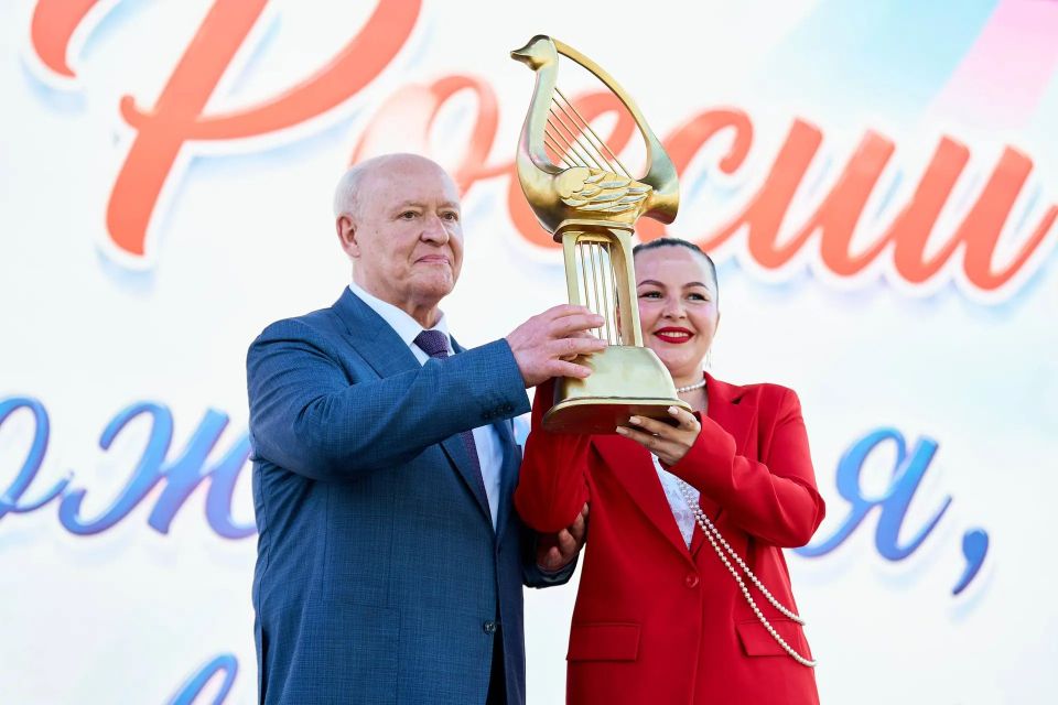 Руслан Кухарук: День России и 98летие Нижневартовского района встретили с жителями муниципалитета ярко и дружно! Руслан Кухарук: День России и 98летие Нижневартовского района встретили с жителями муниципалитета ярко и дружно!