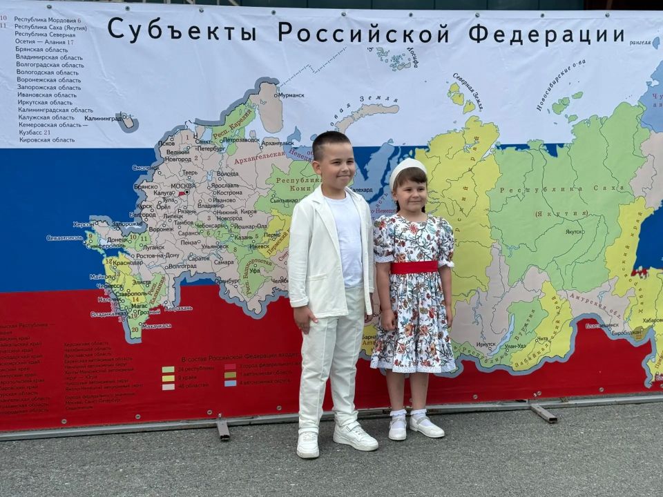 «РОССИИ ПРОСТОРЫ РОДНЫЕ». Сегодня, 12 июня, наша страна отмечает важнейший государственный праздник - День России! В этот день в Сквере Депутатов прошла концертная программа, воспевающая величие нашей страны! Артисты ЦКиИ... «РОССИИ ПРОСТОРЫ РОДНЫЕ». Сегодня, 12 июня, наша страна отмечает важнейший государственный праздник - День России! В этот день в Сквере Депутатов прошла концертная программа, воспевающая величие нашей страны! Артисты ЦКиИ...