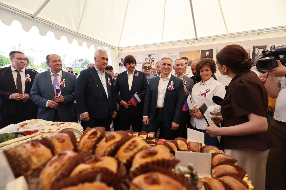 Максим Афанасьев: Сегодня в Тюмени сияет ярким праздником культуры фестиваль «Мост дружбы» Максим Афанасьев: Сегодня в Тюмени сияет ярким праздником культуры фестиваль «Мост дружбы»