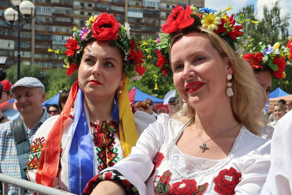 Максим Афанасьев: Сегодня в Тюмени сияет ярким праздником культуры фестиваль «Мост дружбы» Максим Афанасьев: Сегодня в Тюмени сияет ярким праздником культуры фестиваль «Мост дружбы»