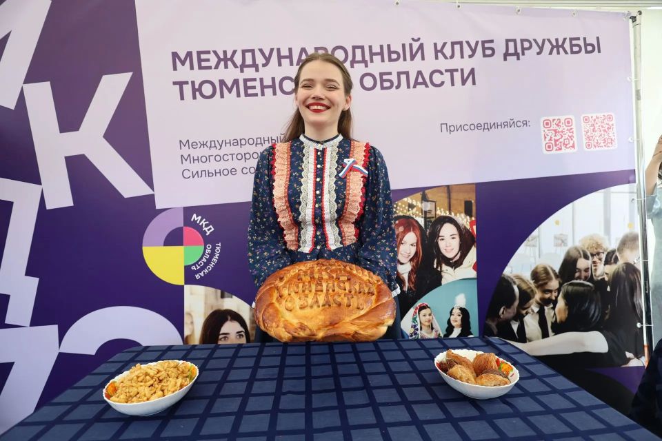 Максим Афанасьев: Сегодня в Тюмени сияет ярким праздником культуры фестиваль «Мост дружбы» Максим Афанасьев: Сегодня в Тюмени сияет ярким праздником культуры фестиваль «Мост дружбы»