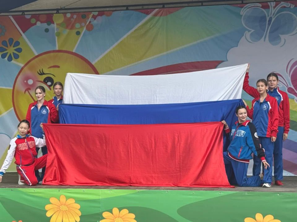 «РОССИИ ПРОСТОРЫ РОДНЫЕ». Сегодня, 12 июня, наша страна отмечает важнейший государственный праздник - День России! В этот день в Сквере Депутатов прошла концертная программа, воспевающая величие нашей страны! Артисты ЦКиИ... «РОССИИ ПРОСТОРЫ РОДНЫЕ». Сегодня, 12 июня, наша страна отмечает важнейший государственный праздник - День России! В этот день в Сквере Депутатов прошла концертная программа, воспевающая величие нашей страны! Артисты ЦКиИ...