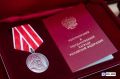 Тюменский губернатор наградил жителей региона в преддверии Дня России