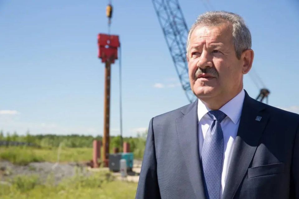 Александр Моор: Президент России Владимир Владимирович Путин вручил золотую медаль «Герой Труда Российской Федерации» Николаю Александровичу Руссу Александр Моор: Президент России Владимир Владимирович Путин вручил золотую медаль «Герой Труда Российской Федерации» Николаю Александровичу Руссу