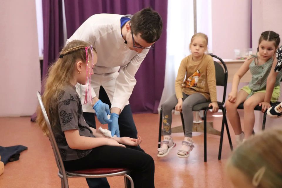 Уметь спасти: как освоить первую помощь с детства Уметь спасти: как освоить первую помощь с детства