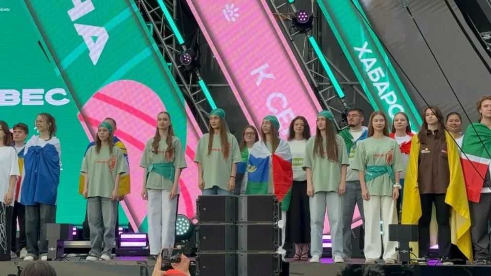 Делегация Тюменской области стала «Прорывом года» на Российской студвесне в Хабаровске Делегация Тюменской области стала «Прорывом года» на Российской студвесне в Хабаровске