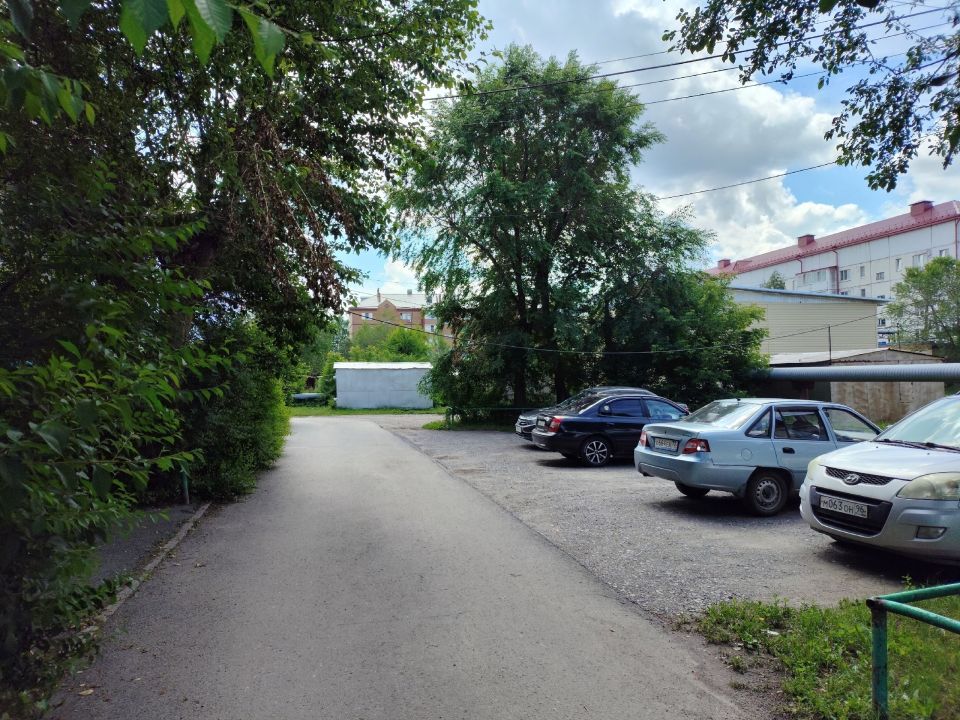 В Каскаре провода повисли над проездом к дому по адресу: ул. 67 лет Октября, 2 В Каскаре провода повисли над проездом к дому по адресу: ул. 67 лет Октября, 2