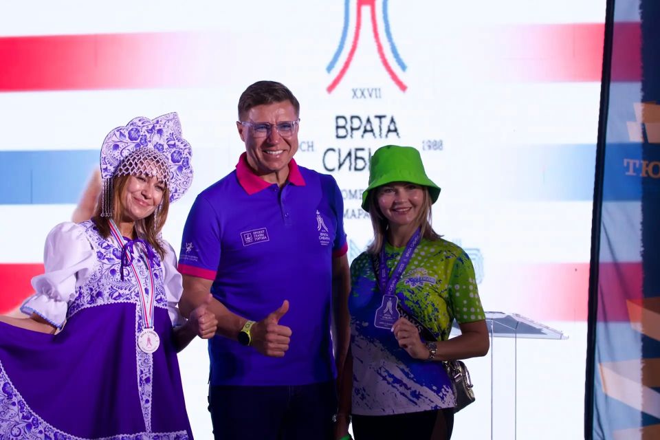 Роман со спортом!. Такая фраза прозвучала из уст директора марафона «Врата Сибири» Романа Берестовского Роман со спортом!. Такая фраза прозвучала из уст директора марафона «Врата Сибири» Романа Берестовского