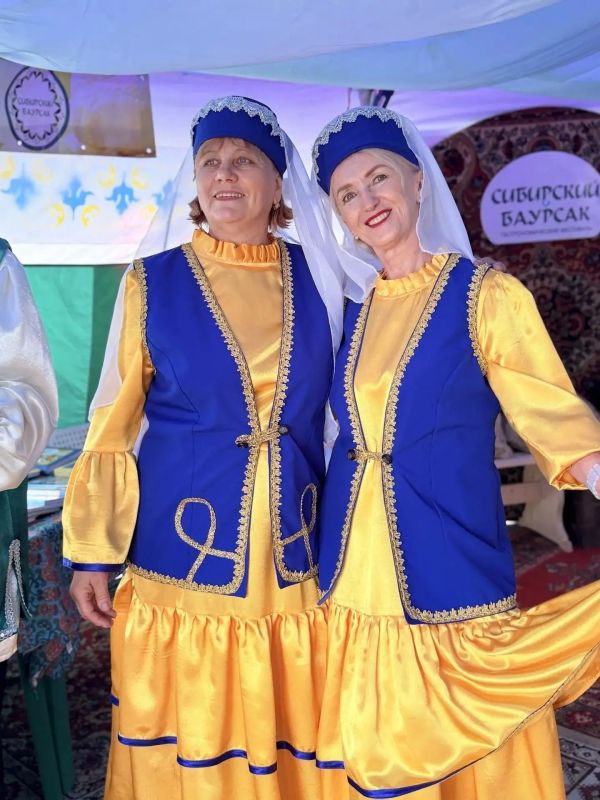 Друзья, посмотрите, с каким радушием встречают гостей на Сабантуе! Друзья, посмотрите, с каким радушием встречают гостей на Сабантуе!
