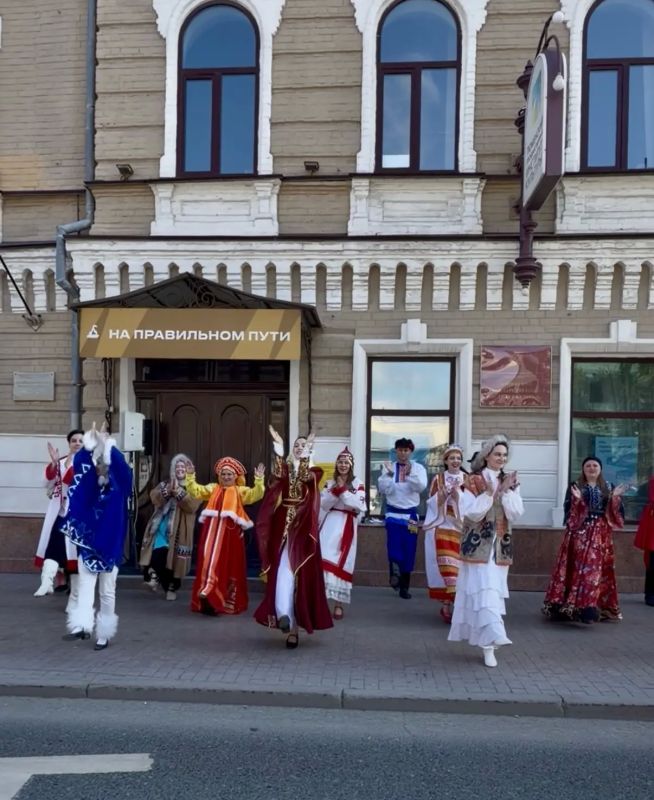 Они помогают сиять!. Более 70 «точек поддержки» сегодня развернулись на улицах Тюмени Они помогают сиять!. Более 70 «точек поддержки» сегодня развернулись на улицах Тюмени
