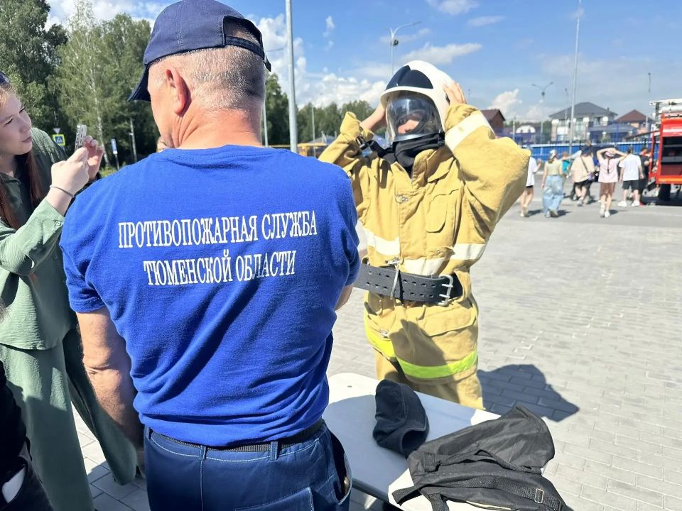 "В посёлке Московский огнеборцы устроили праздник безопасности в честь 134-летия ВДПО" "В посёлке Московский огнеборцы устроили праздник безопасности в честь 134-летия ВДПО"