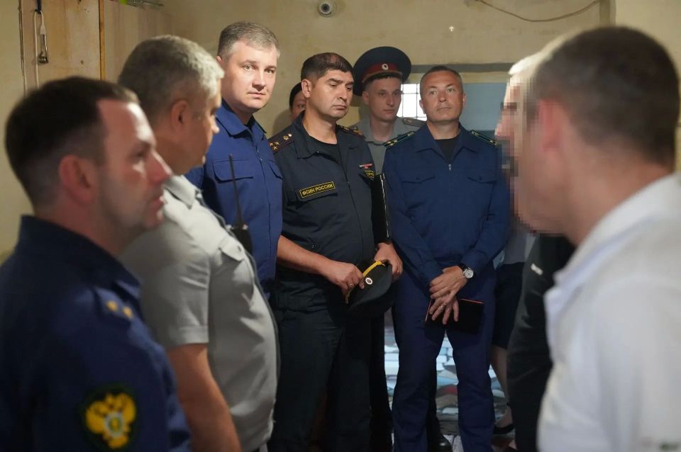 Первый заместитель прокурора Тюменской области Максим Шилин совместно с заместителем начальника УФСИН России по Тюменской области Александром Ларчиковым посетил следственный изолятор № 1 в г. Тюмени
