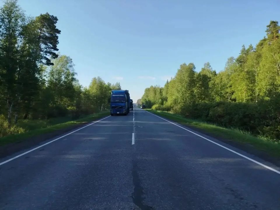 Подробности от ГАИ: автобус «Кинг Лонг» и грузовой автомобиль «Вольво» столкнулись сегодня рано утром на трассе Тюмень - Курган Подробности от ГАИ: автобус «Кинг Лонг» и грузовой автомобиль «Вольво» столкнулись сегодня рано утром на трассе Тюмень - Курган